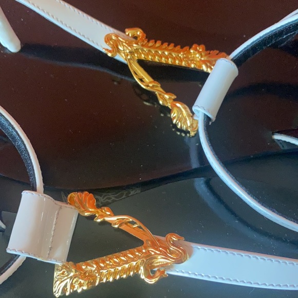 {{{SOLD}}} 💗 VERSACE 💗 - Picture 3 of 8